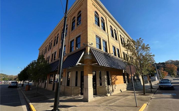 Pictures of Retail, Office property located at 202 E 3rd St, Uhrichsville, OH 44683 for lease - image #1