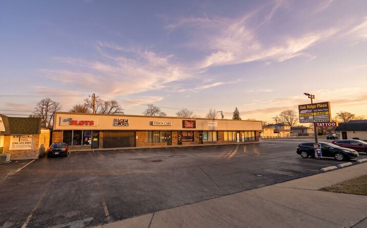 Pictures of Retail property located at 5698 W 111th St, Chicago Ridge, IL 60415 for lease - image #1