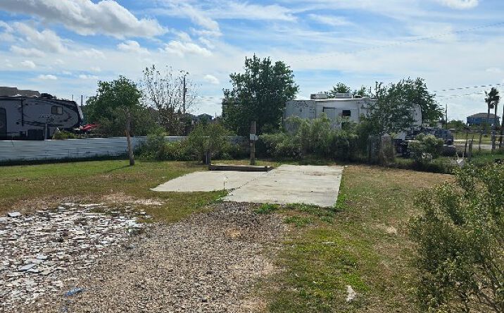 Pictures of Land property located at 4540 Mallard St, Hitchcock, TX 77563 for lease - image #1