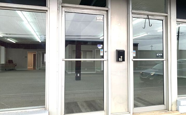 Pictures of Retail, Office, Special Purpose property located at 912 N Main St, Shelbyville, TN 37160 for lease - image #1