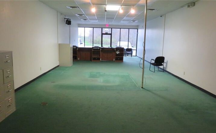 Pictures of Retail, Office property located at 1552 S Washington St, Crawfordsville, IN 47933 for lease - image #1