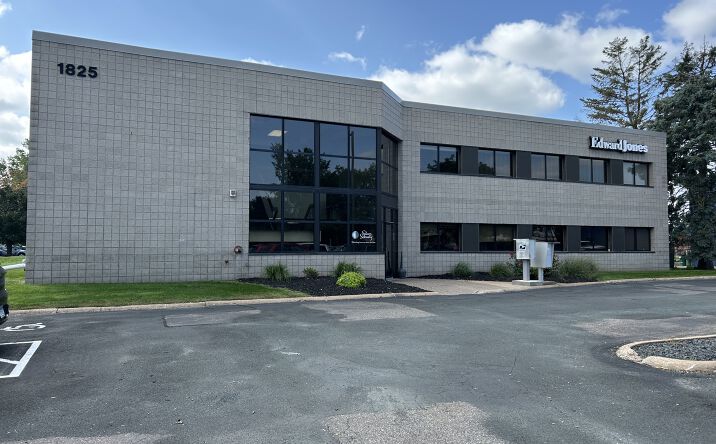 Pictures of Office property located at 1825 Curve Crest Blvd, Stillwater, MN 55082 for lease - image #1