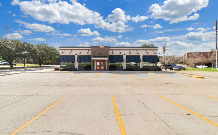 Pictures of Retail, Restaurant, Special Purpose property located at 1734 W Pinhook Rd, Lafayette, LA 70508 for lease - image #1