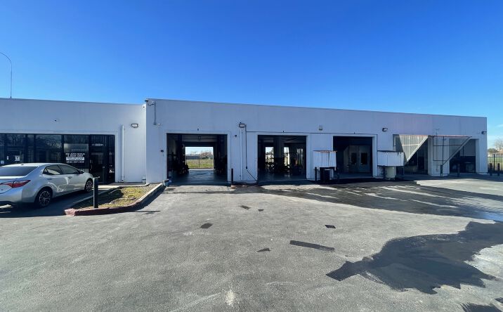 Pictures of Retail, Industrial, Special Purpose property located at 2811 Florin Rd, Sacramento, CA 95822 for lease - image #1