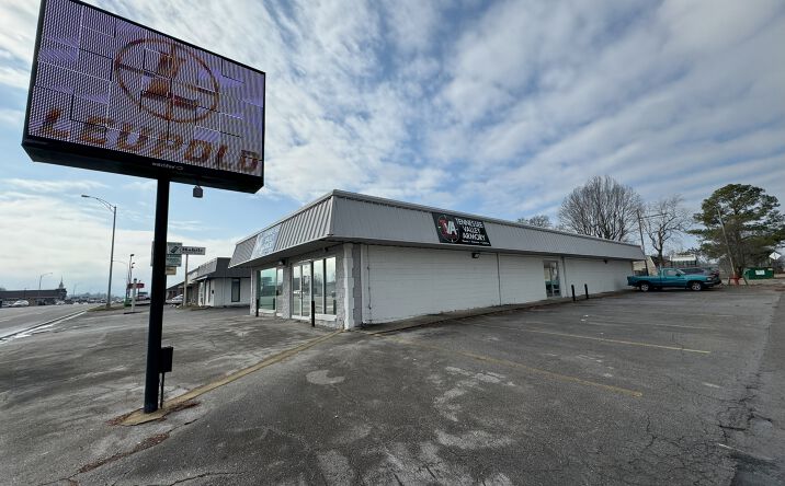 Pictures of Retail, Office property located at 500 Woodward Ave, Muscle Shoals, AL 35661 for lease - image #1