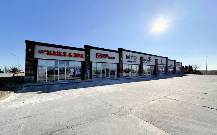 Pictures of Retail property located at 618 Brandilynn Blvd, Cedar Falls, IA 50613 for lease - image #1