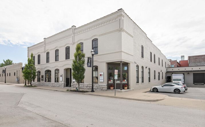 Pictures of Retail, Office, Special Purpose property located at 214 W Phelps St, Springfield, MO 65806 for lease - image #1