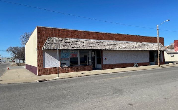 Pictures of Retail property located at 716 S 8th St, Saint Joseph, MO 64501 for lease - image #1