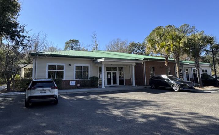 Pictures of Office property located at 897 Von Kolnitz Rd, Mt Pleasant, SC 29464 for lease - image #1