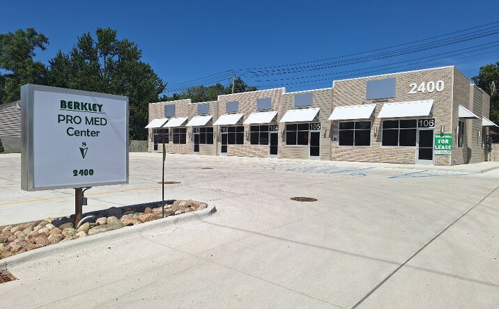 Pictures of Office property located at 2400 Greenfield Rd, Berkley, MI 48072 for lease - image #1