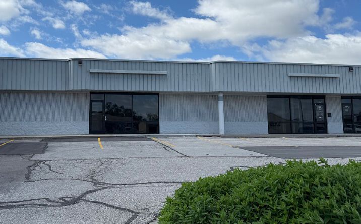 Pictures of Industrial property located at 13595 Giles Rd, Omaha, NE 68138 for lease - image #1
