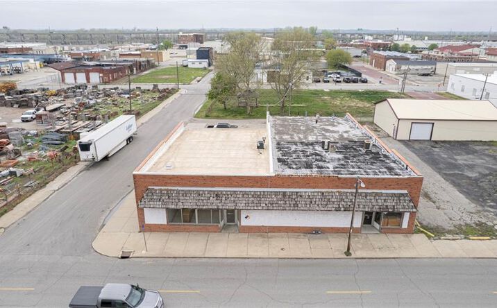 Pictures of Retail property located at 716 S 8th Street, St Joseph, MO 64501 for lease - image #1