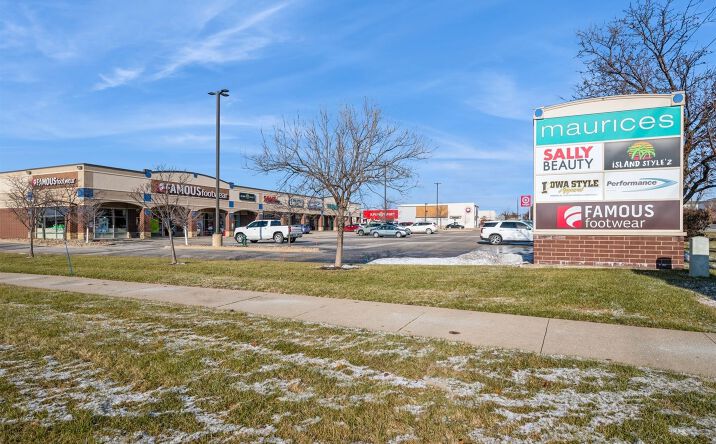 Pictures of Retail property located at 3620 Edgewood Rd SW, Cedar Rapids, IA 52404 for lease - image #1