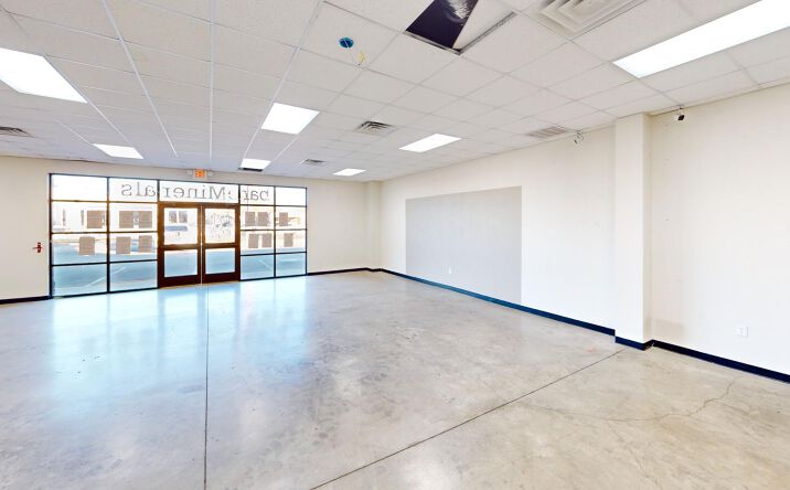 Pictures of Retail property located at 3421 N Grimes St, Hobbs, NM 88240 for lease - image #1