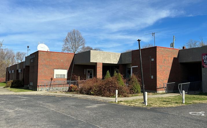 Pictures of Restaurant, Office, Special Purpose property located at 9050 New Jackson Hwy, Magnolia, KY 42757 for lease - image #1