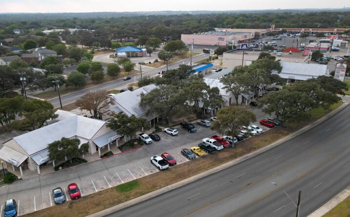 Pictures of Retail property located at 2950 Thousand Oaks Dr, San Antonio, TX 78247 for lease - image #1