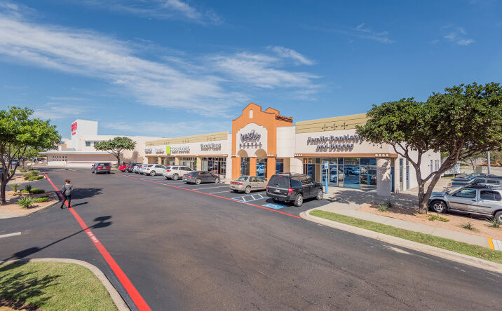 Pictures of Retail, Restaurant property located at 7811 McPherson Rd, Laredo, TX 78045 for lease - image #1