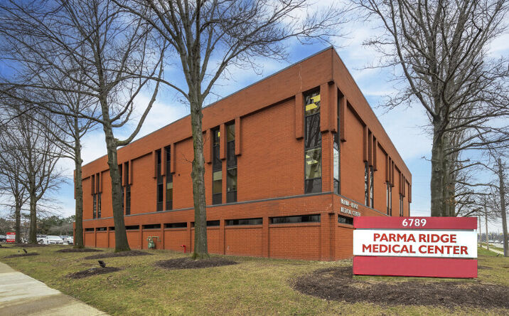 Pictures of Office property located at 6789 Ridge Rd, Parma, OH 44129 for lease - image #1
