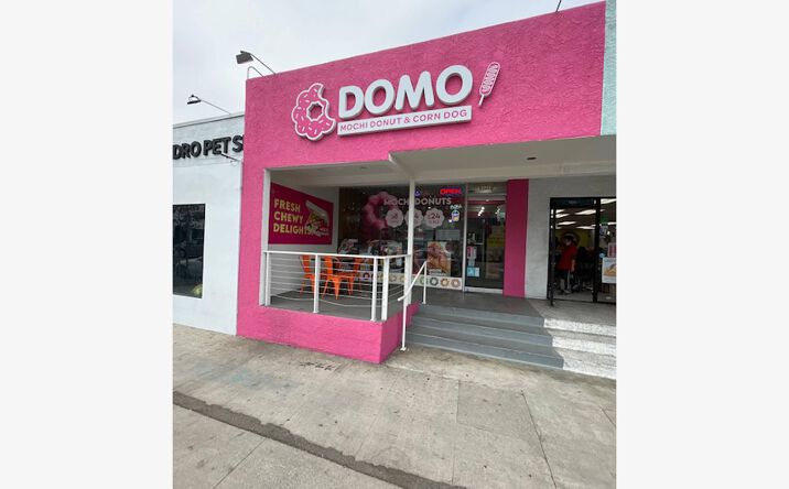 Pictures of Restaurant property located at 7217 Melrose Ave, Los Angeles, CA 90046 for lease - image #1