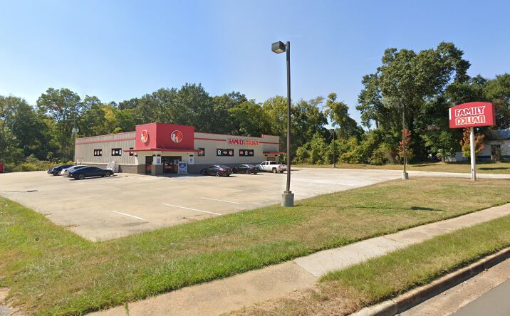 Pictures of Retail property located at 206 Greensboro St, Eutaw, AL 35462 for lease - image #1