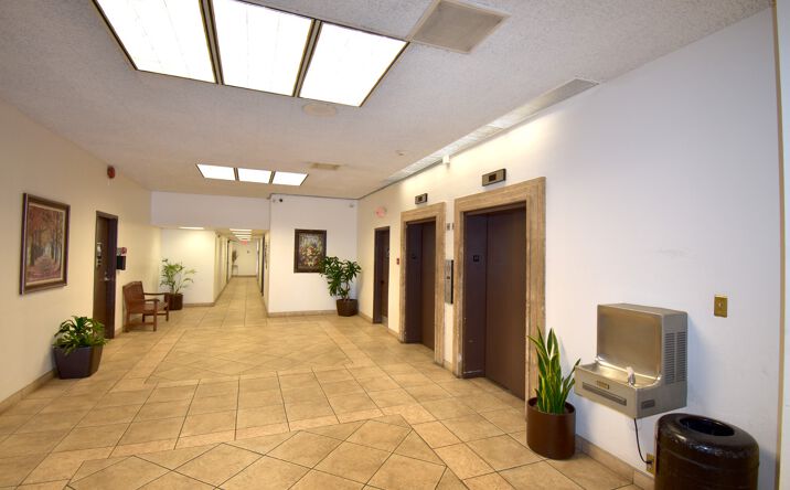 Pictures of Office property located at 1728 W Glendale Ave, Phoenix, AZ 85021 for lease - image #1
