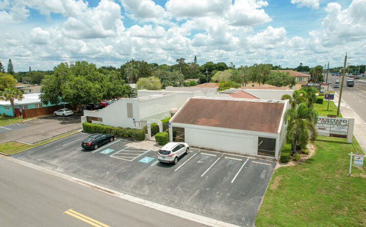 Pictures of Office property located at 2945 Bee Ridge Rd, Sarasota, FL 34239 for lease - image #1