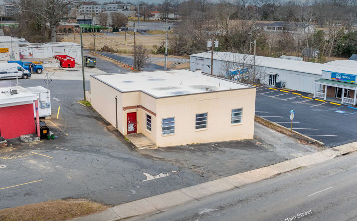 Pictures of Retail property located at 972 W Main St, Rock Hill, SC 29730 for lease - image #1