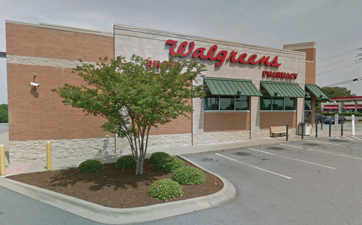 Pictures of Retail property located at 7601 Cantrell Rd, Little Rock, AR 72227 for sales - image #1