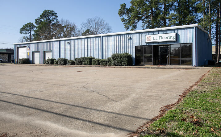 Pictures of Retail, Industrial property located at 3216 W Gentry Pkwy, Tyler, TX 75702 for lease - image #1