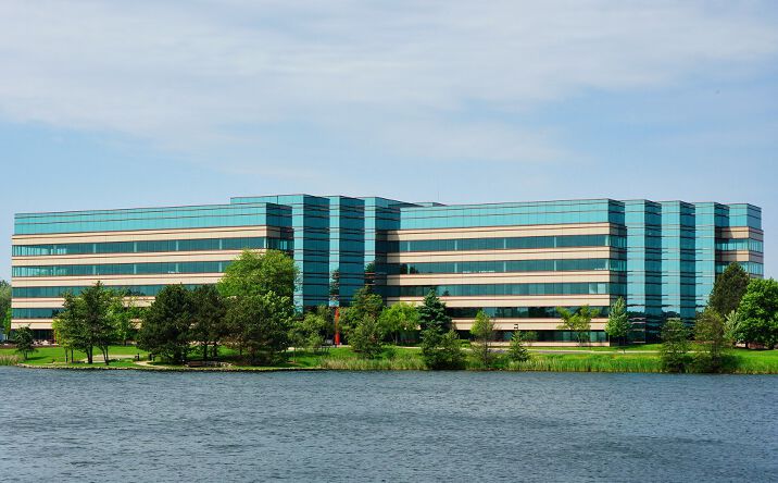 Pictures of Office property located at 1 Overlook Point, Lincolnshire, IL 60069 for lease - image #1