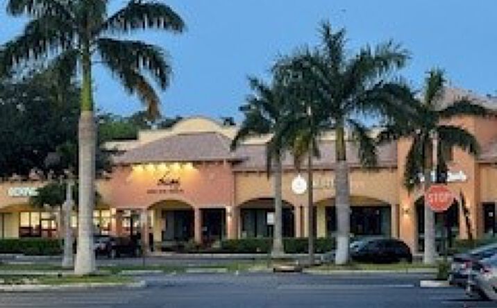 Pictures of Retail property located at 4270 Tamiami Trail E, Naples, FL 34112 for lease - image #1