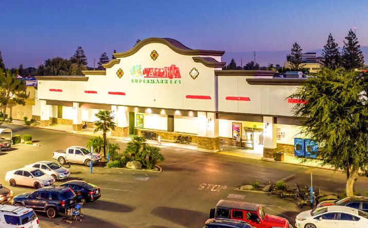 Pictures of Retail property located at 621 E Prosperity Ave, Tulare, CA 93274 for lease - image #1