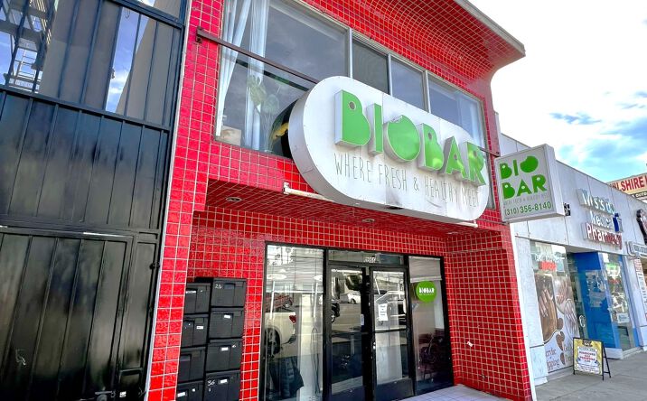 Pictures of Restaurant property located at 11966 Wilshire Blvd, Los Angeles, CA 90025 for lease - image #1
