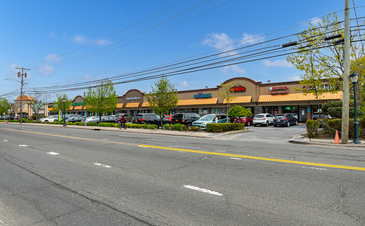 Pictures of Retail, Office property located at 448-472, 480, 500-550 Suffolk Ave, Brentwood, NY 11717 for lease - image #1