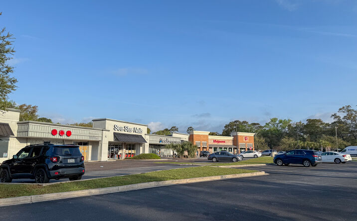 Pictures of Retail property located at 915 Folly Rd, Charleston, SC 29412 for lease - image #1