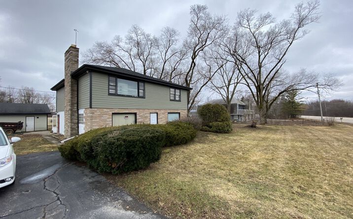 Pictures of Retail, Office property located at 25867 W Grass Lake Rd, Antioch, IL 60002 for lease - image #1