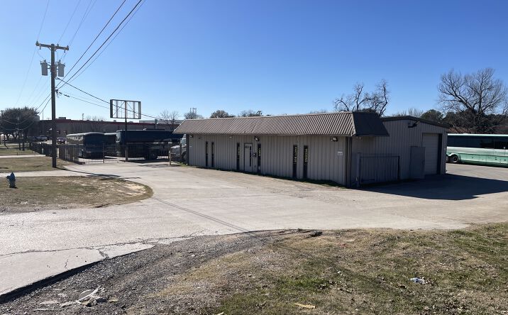 Pictures of Industrial property located at 801 N Loop 12, Irving, TX 75061 for lease - image #1