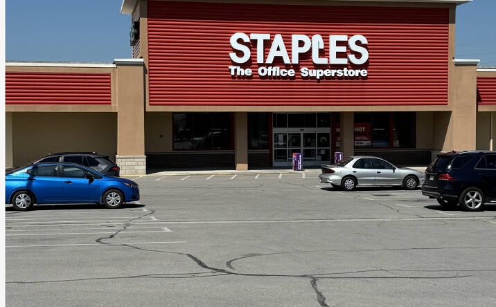 Pictures of Retail, Office property located at 1300 Oak Ridge Turnpike, Oak Ridge, TN 37830 for lease - image #1