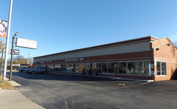 Pictures of Retail property located at 1013 S Arlington Heights Rd, Arlington Heights, IL 60005 for lease - image #1