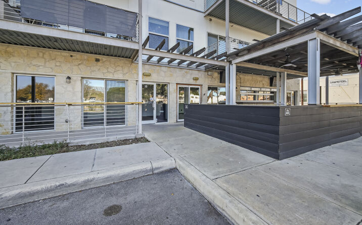 Pictures of Retail, Office, Restaurant property located at 1010 S Flores St, San Antonio, TX 78204 for lease - image #1