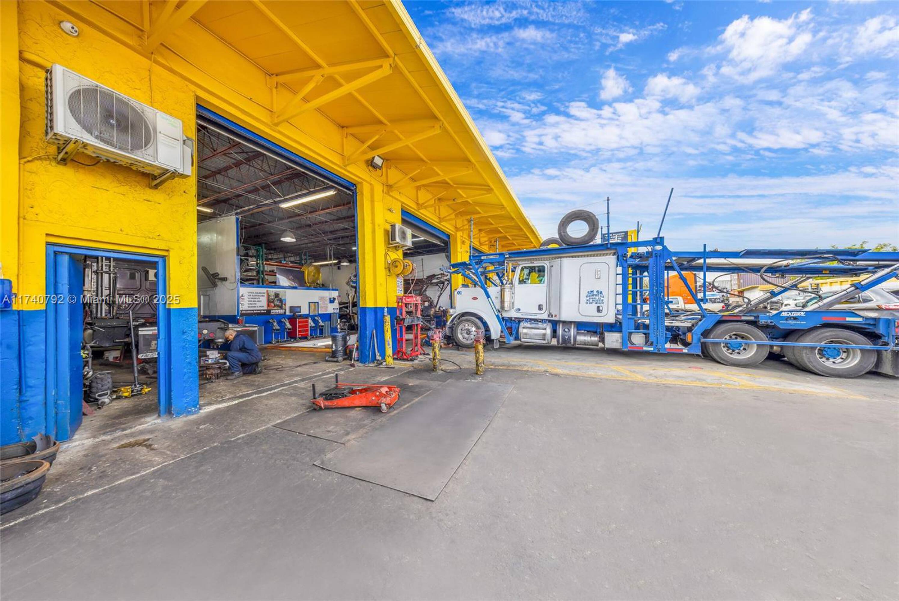 9630 NW South River Dr, Medley, FL 33166 | Crexi.com
