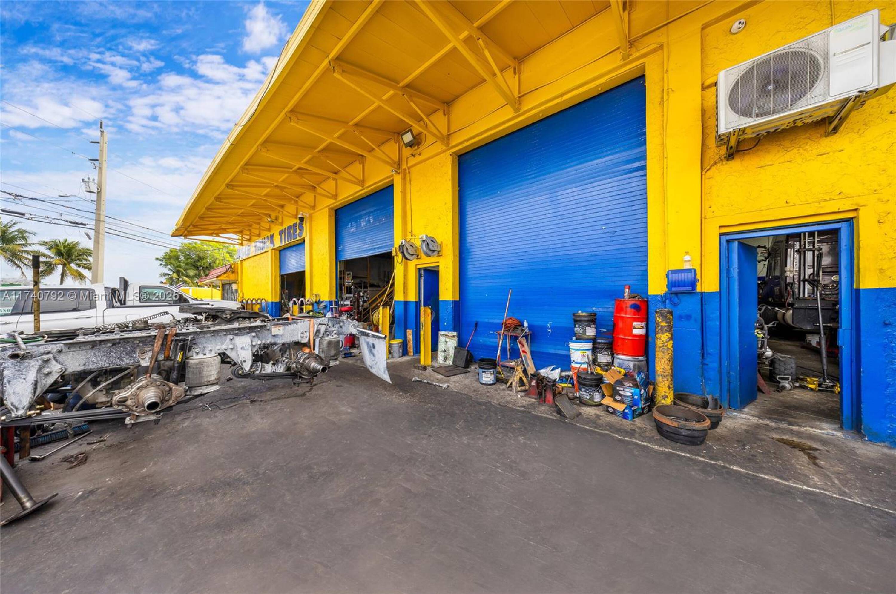 9630 NW South River Dr, Medley, FL 33166 | Crexi.com