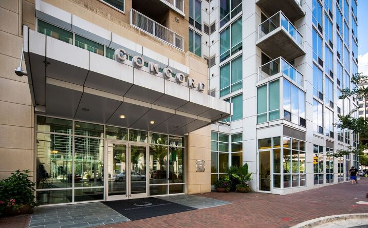 Pictures of Retail property located at 2600 Crystal Dr, Arlington, VA 22202 for lease - image #1
