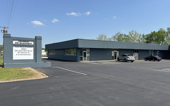 Pictures of Retail, Office, Industrial property located at 724 Airways Blvd, Jackson, TN 38301 for lease - image #1