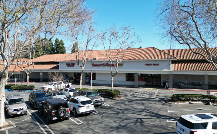 Pictures of Retail property located at 2080 Newbury Rd, Thousand Oaks, CA 91320 for lease - image #1