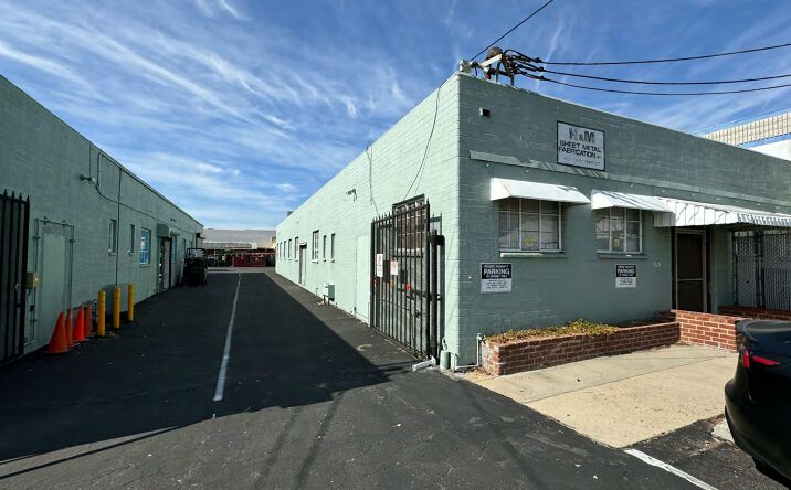 Pictures of Industrial property located at 7621 Hayvenhurst Ave, Los Angeles, CA 91406 for lease - image #1