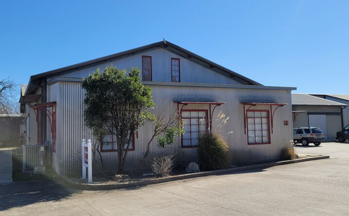 Pictures of Retail, Office, Industrial property located at 113 Salado Plaza Dr, Salado, TX 76571 for lease - image #1