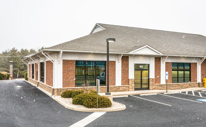 Pictures of Retail, Office property located at 16 Gosnell Crossing, Staunton, VA 24401 for lease - image #1