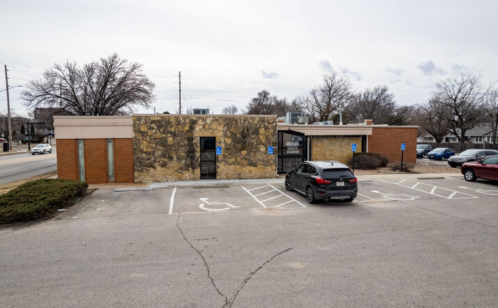 Pictures of Office property located at 315 N Hillside St, Wichita, KS 67214 for lease - image #1
