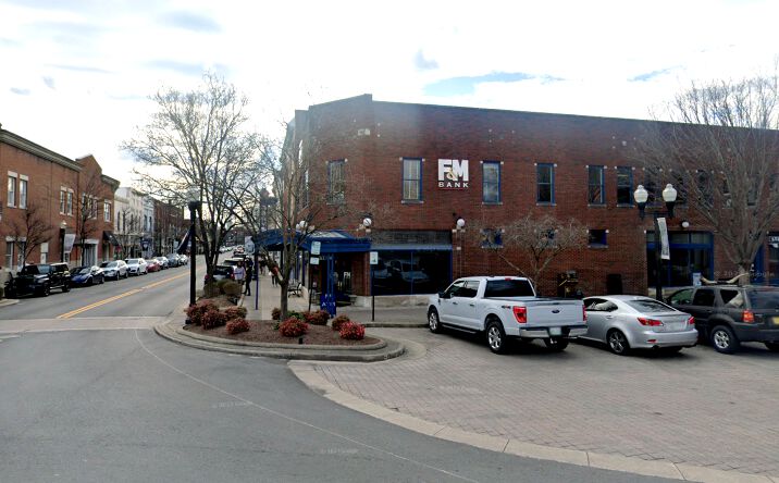 Pictures of Retail, Office property located at 320 Main St, Franklin, TN 37064 for lease - image #1
